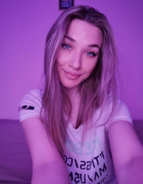 gay kissing onlyfans naked images