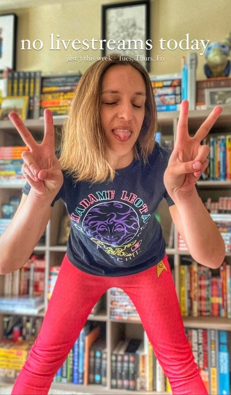 Ashley Victoria Robinson art star pic