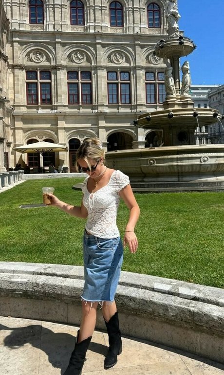 Brec Bassinger erotic star image