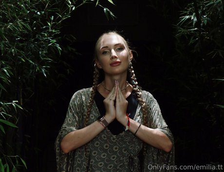 emilia tt sexy actress photo