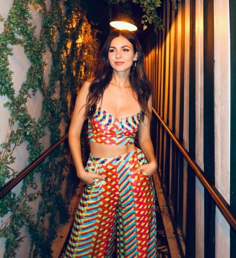 skinny asian teen onlyfans erotic image