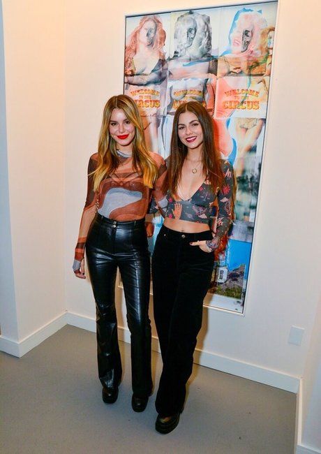 black hair milf onlyfans top pics