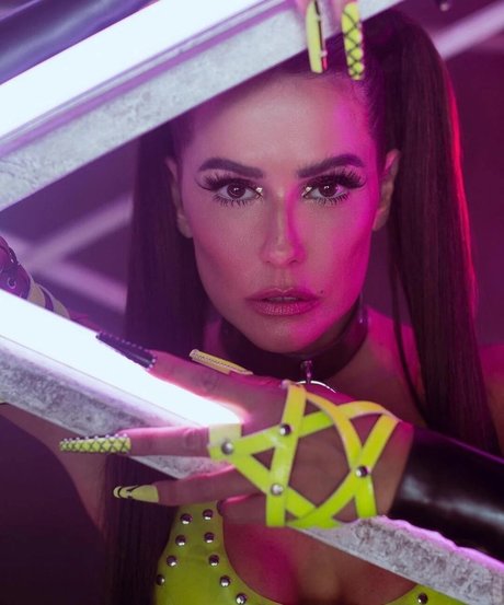 worship onlyfans nude picture