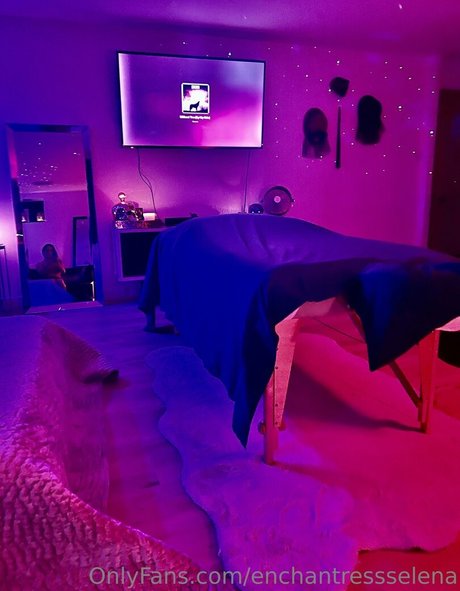 pussy spreading onlyfans adult picture