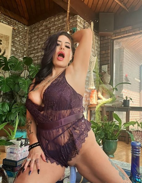 enchantressselenafree model hd gallery