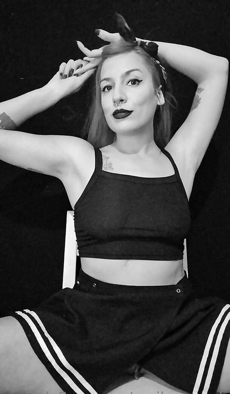 emilypageok nude pornstar picture