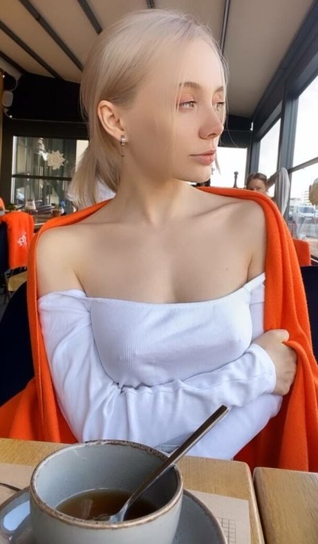 Fasoollka naked star image