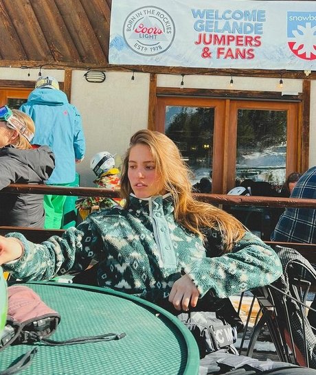 Sylvia Snyders model sexy pic