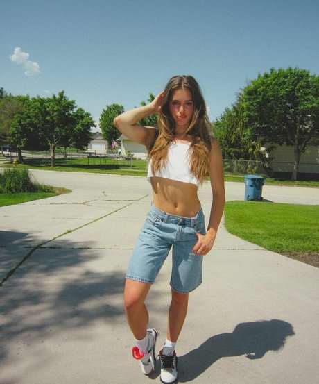 Sylvia Snyders model adult image