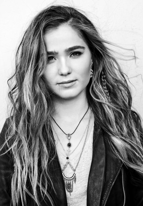 Haley Lu Richardson top model image