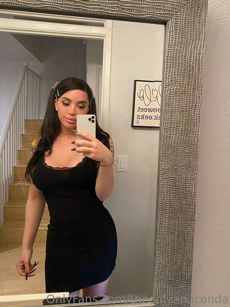 theonlyanaconda model hot pictures