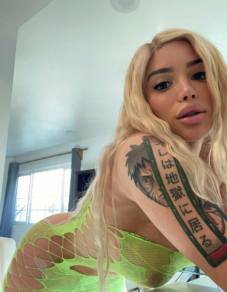 theonlyanaconda model nude images