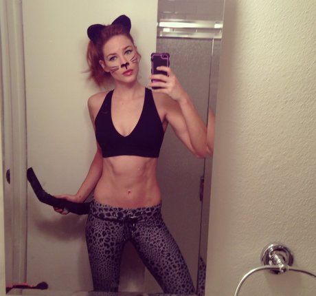 Courtney Hope sex actress photo