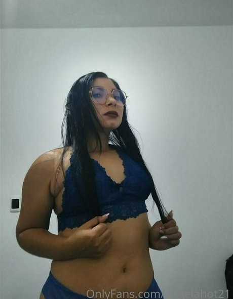 angelahot21 Profile pic