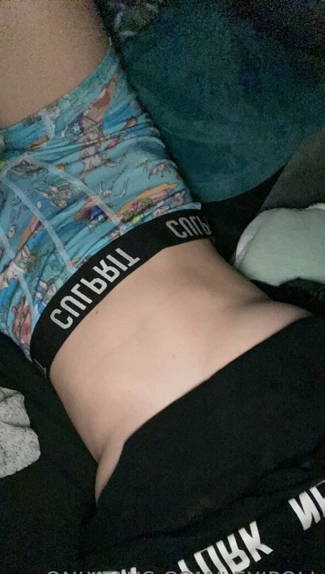 Lexi Poll ASMR star top pic