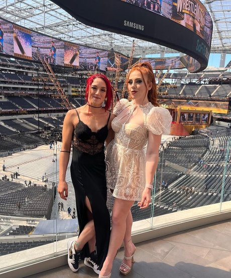 Isla Dawn pretty pornstar photos