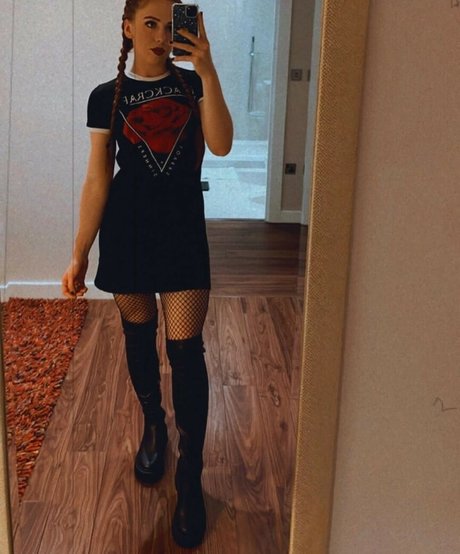 Isla Dawn hot actress archive