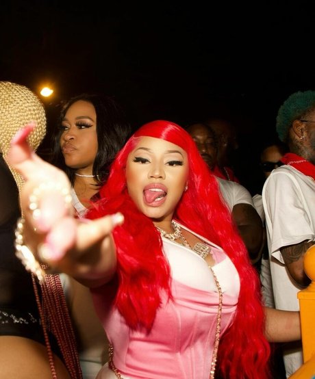 sexy mom onlyfans free nude image