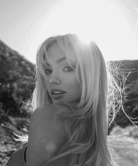 Natalie Alyn Lind perfect actress pictures