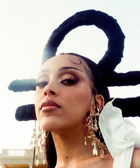 Doja Cat naked model img