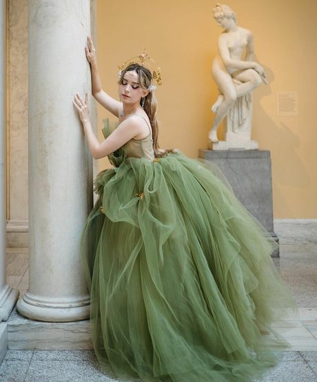 queen astraea model best photo