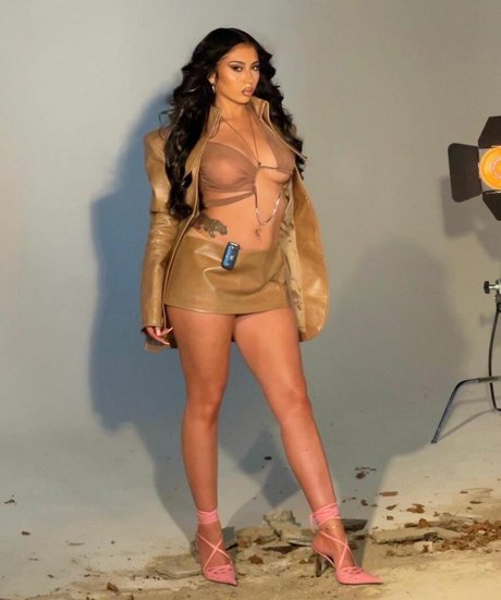 Kali Uchis star hot pic