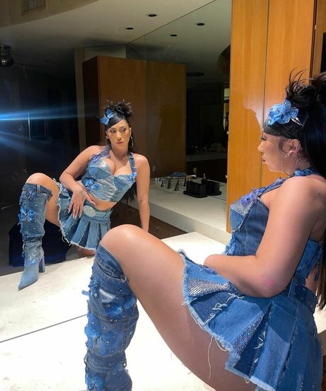 Kali Uchis star free pic