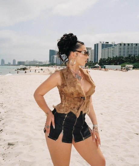 Kali Uchis nude star image