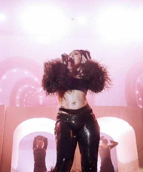 Kali Uchis model beautiful img