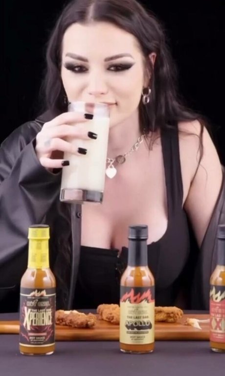 Saraya Bevis star naked images