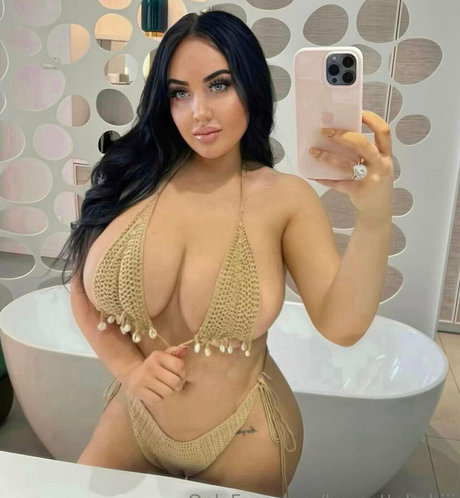 brunettebabiii sex model photo