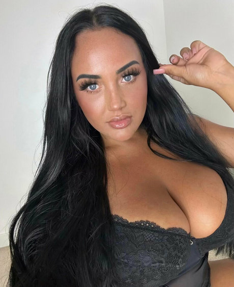 brunettebabiii pretty pornstar img