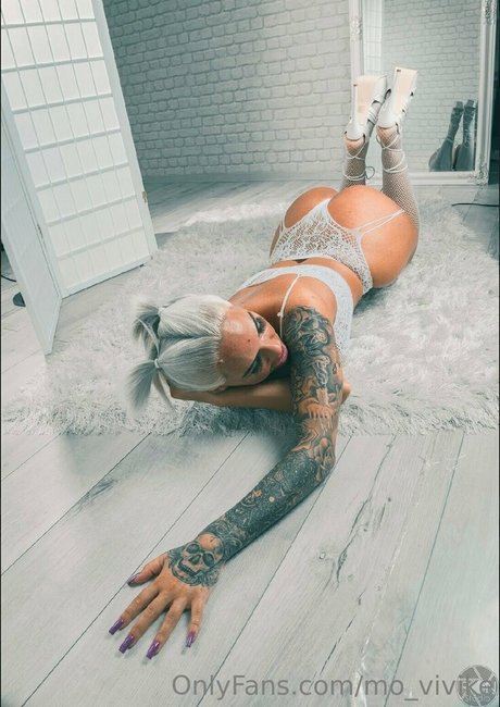 mo vivike star nude image