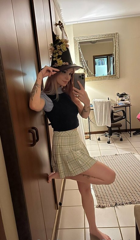 Flavia Sayuri erotic actress pic