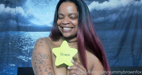 yummybrownfox nudes model images