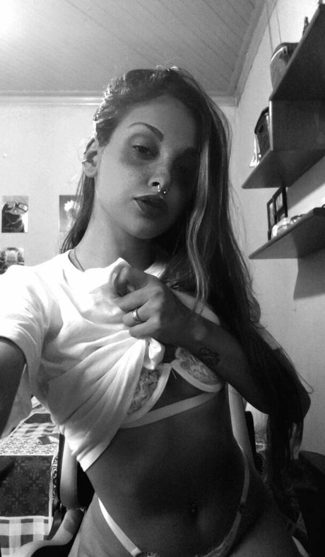 Sua Latina nudes model picture