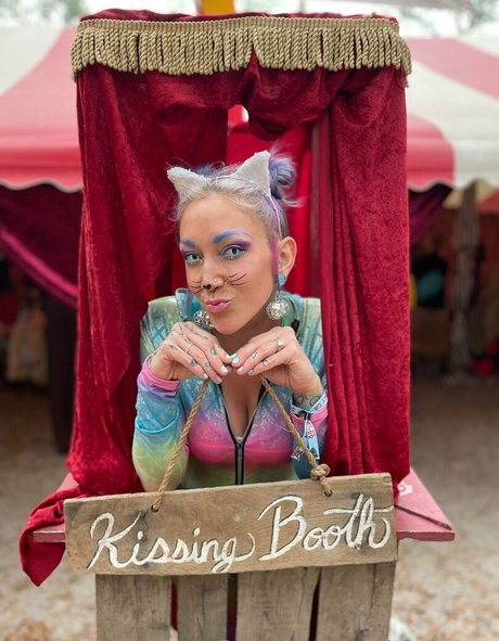 taylorraz pretty model photos