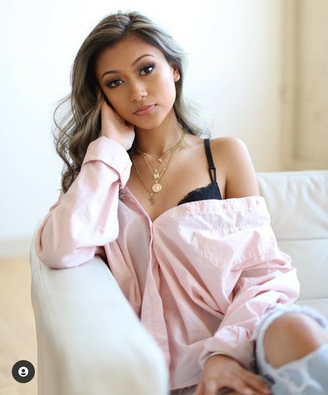 Moliney Mao beautiful star images