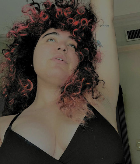 Remi Wolf art model photo