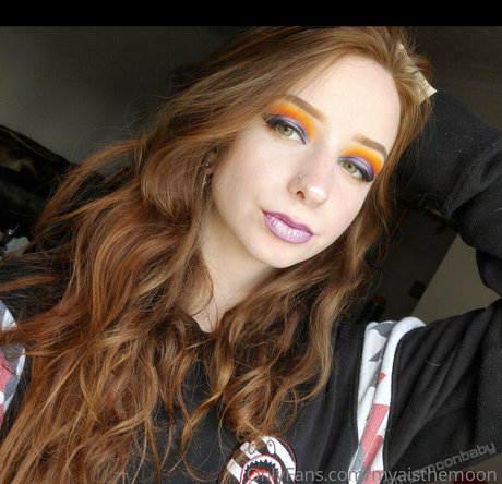 myaisthemoon model hot galleries