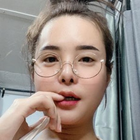 yoshithunchanok pornographic model photo