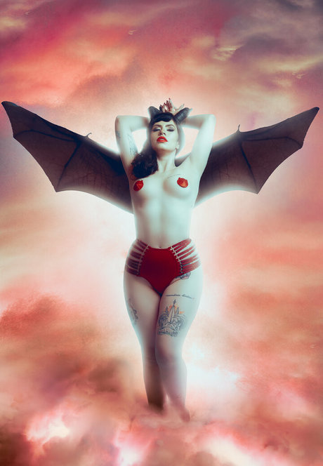 gothamqueenslaysfree erotic model photo