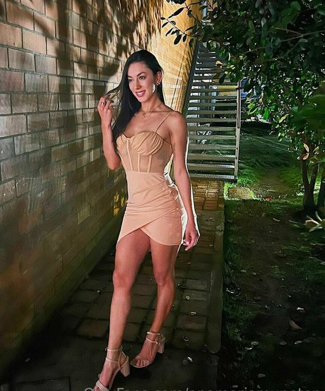 anamariamuneton nude model picture