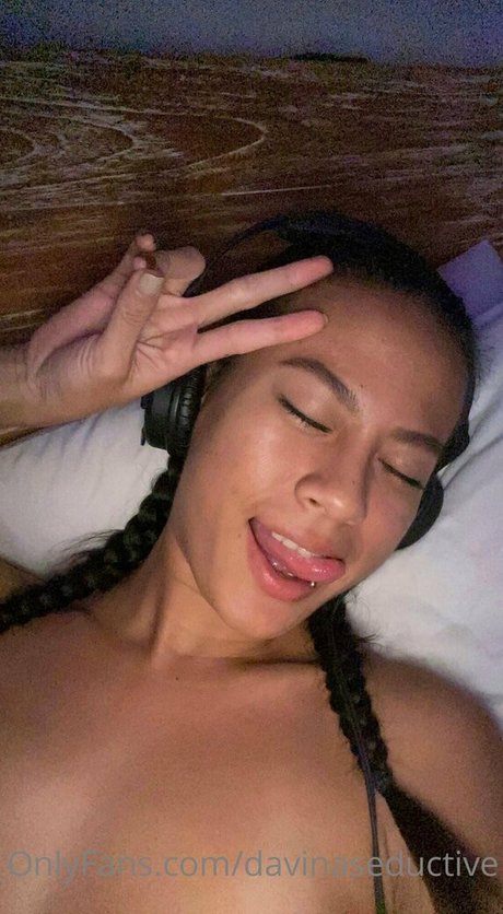 davinaseductive nude actress pics