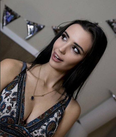 Abbie Haggar exclusive star img