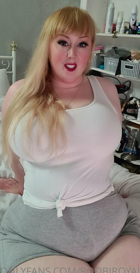 curvyroobi xxx actress image