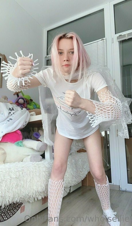 whoisellie pretty model img