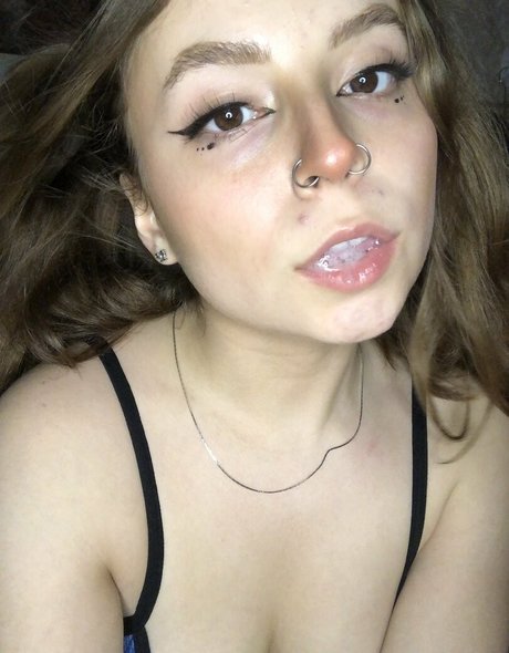 beebuzz model art galleries