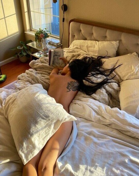 Roseunhinged model perfect pic