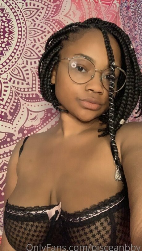 pisceanbby pornographic model image